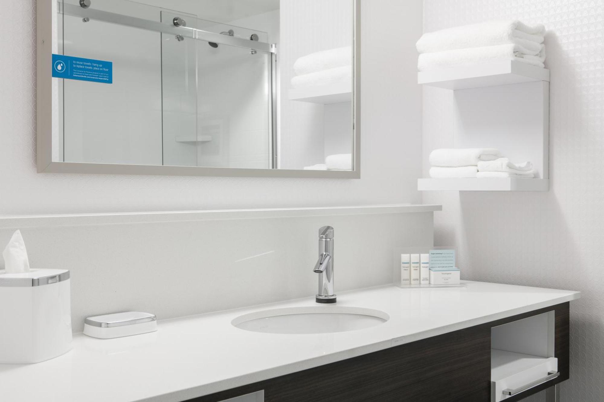 Hotel Hampton By Hilton Northwest 3*